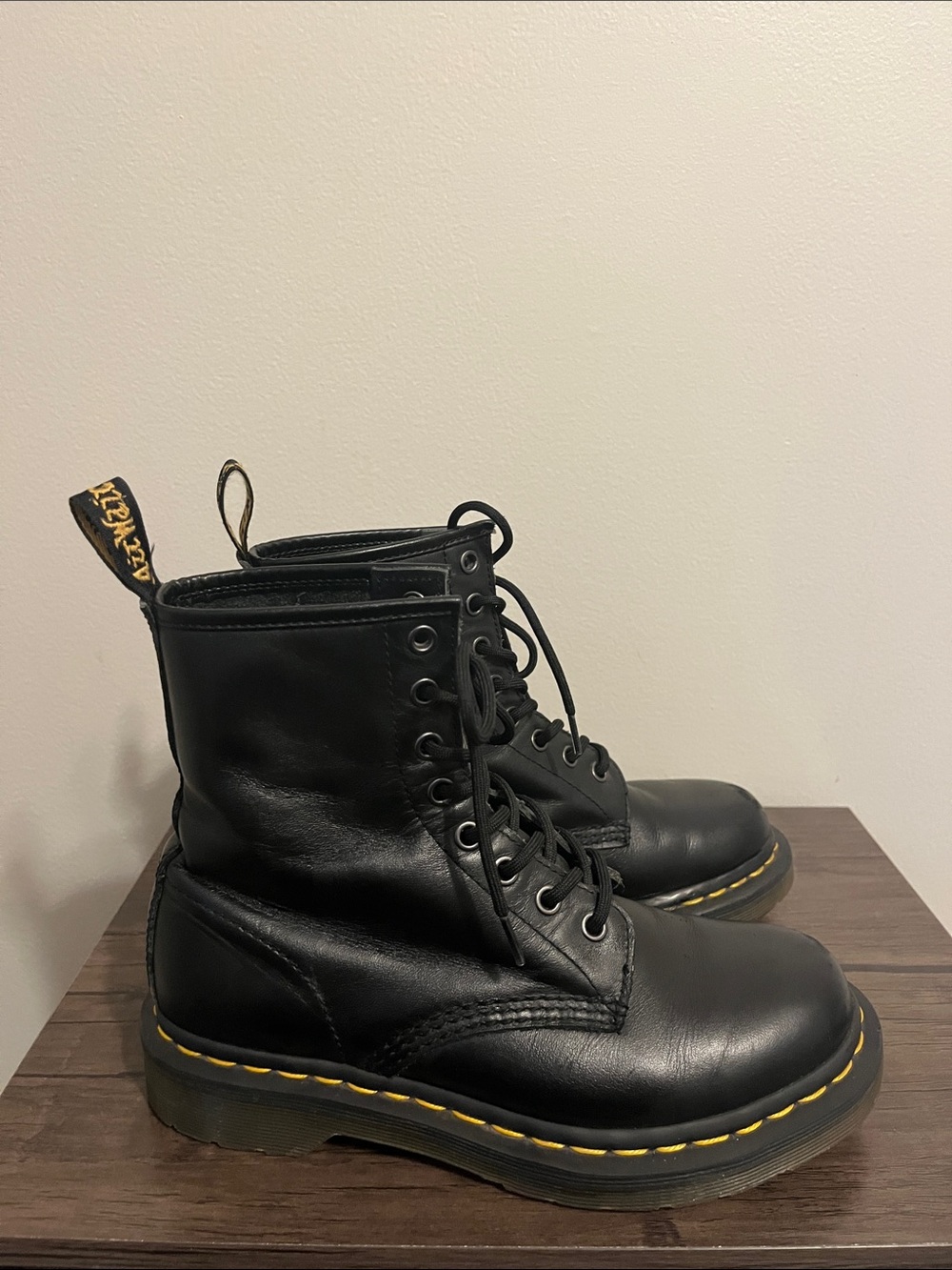 Dr. Martens Black Leather Boots 11821 Women’s 8 Eye 1460 Lace Up Boots